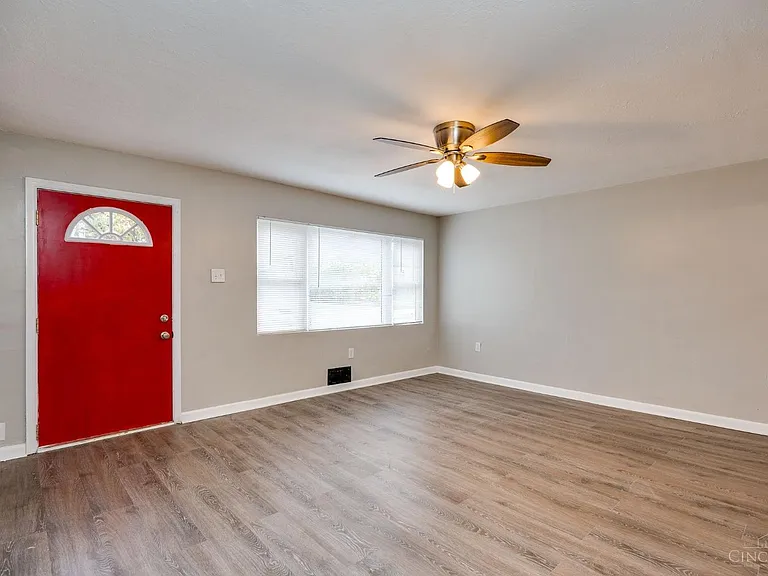 4516 Leslie Ave — Photo 10