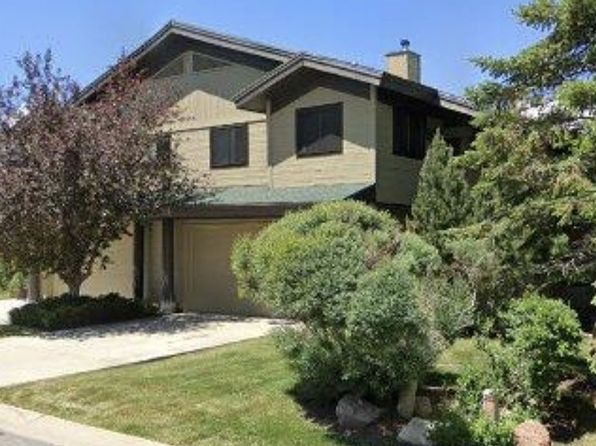 2700 Cottage Loop