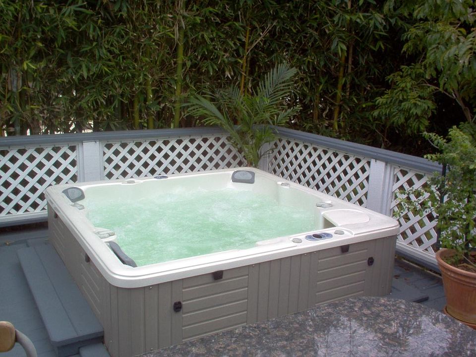 Deluxe Jacuzzi