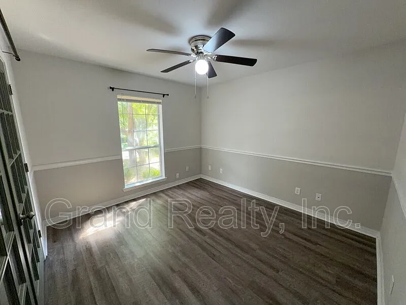 4 bed, 2.0 bath, 2110 sqft, $2,100 — Photo 4