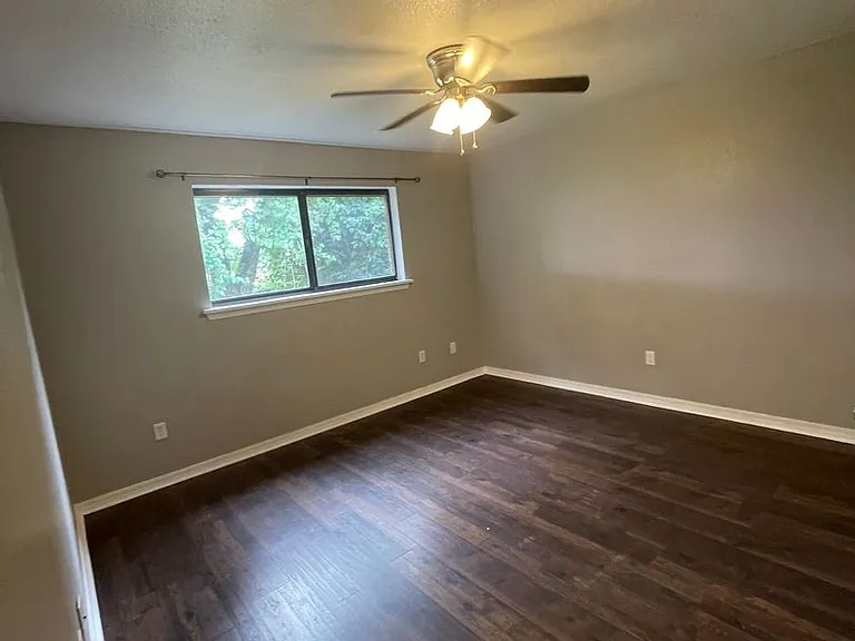 5302 Lauri Ln — Photo 11