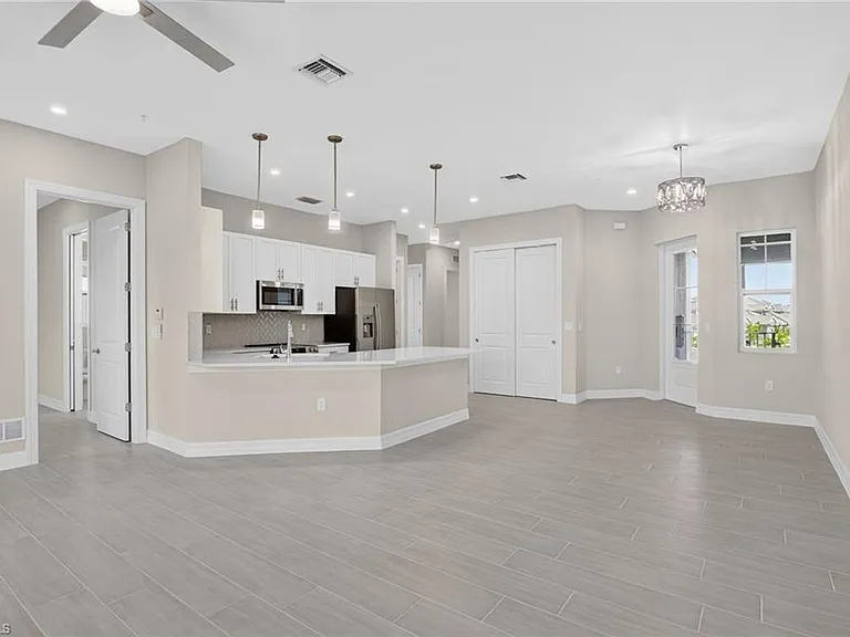 286 Indies Dr E #202 — Photo 3