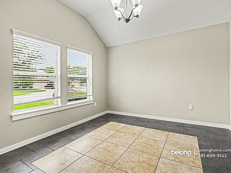 6911 Rosemont Ct — Photo 19