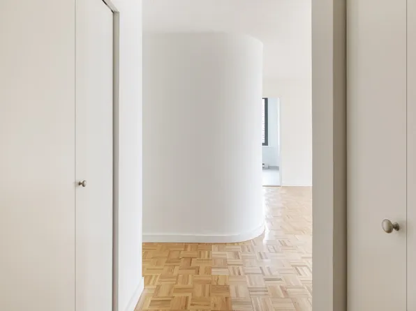 300 East 34th Street image 46 of 47