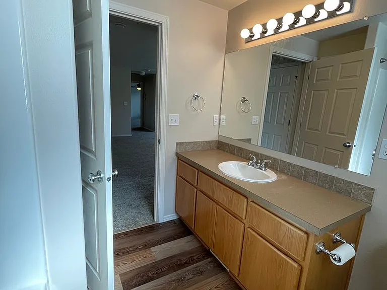 609 S Harborview St — Photo 17