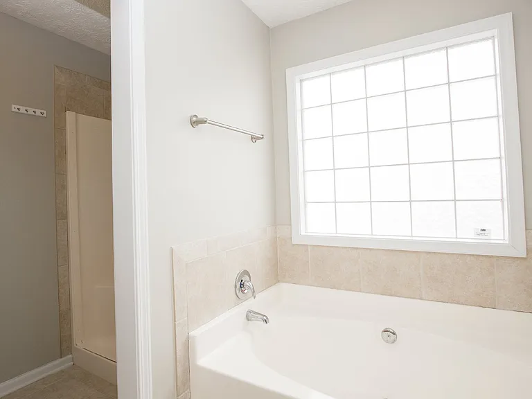 196 Lochwood Dr — Photo 30