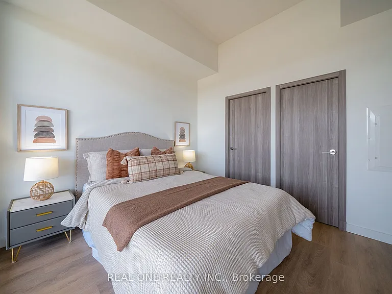 25 McMahon Dr #503 — Photo 6