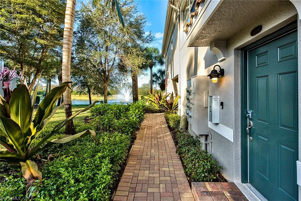 2 bed, 2.0 bath, 1244 sqft, $4,000 — Photo 2