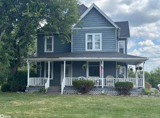 714 S 4th St, Chariton, IA 50049