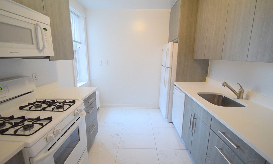 Pelham Parkway Towers - White Kitchen - Jr2