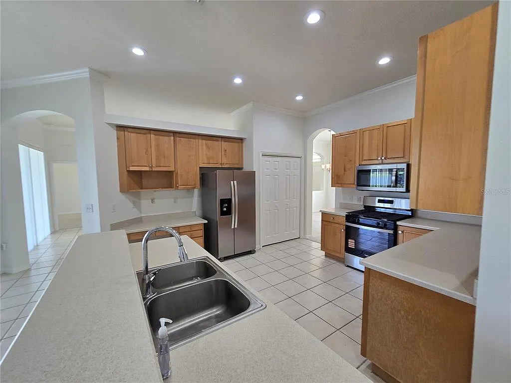 5 bed, 3.0 bath, 2922 sqft, $3,000 — Photo 4