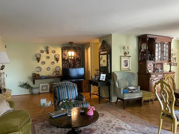 376 Central Avenue #2H, Lawrence, NY 11559