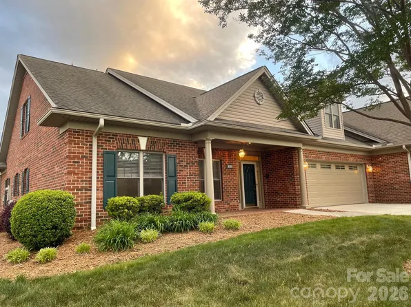489 26th Ave NE, Hickory, NC 28601