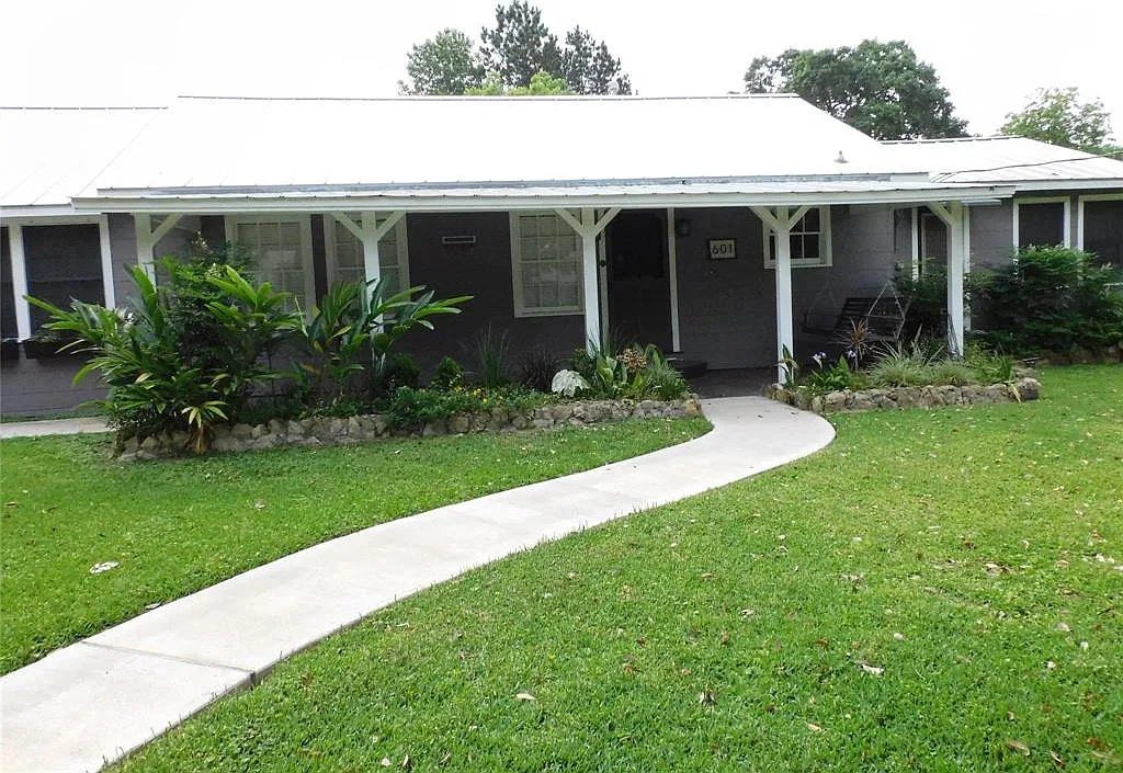 3 bed, 1544 sqft, $2,000 — Photo 1