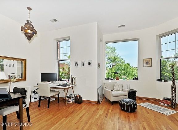 4th image of 1657 W Huron St #3