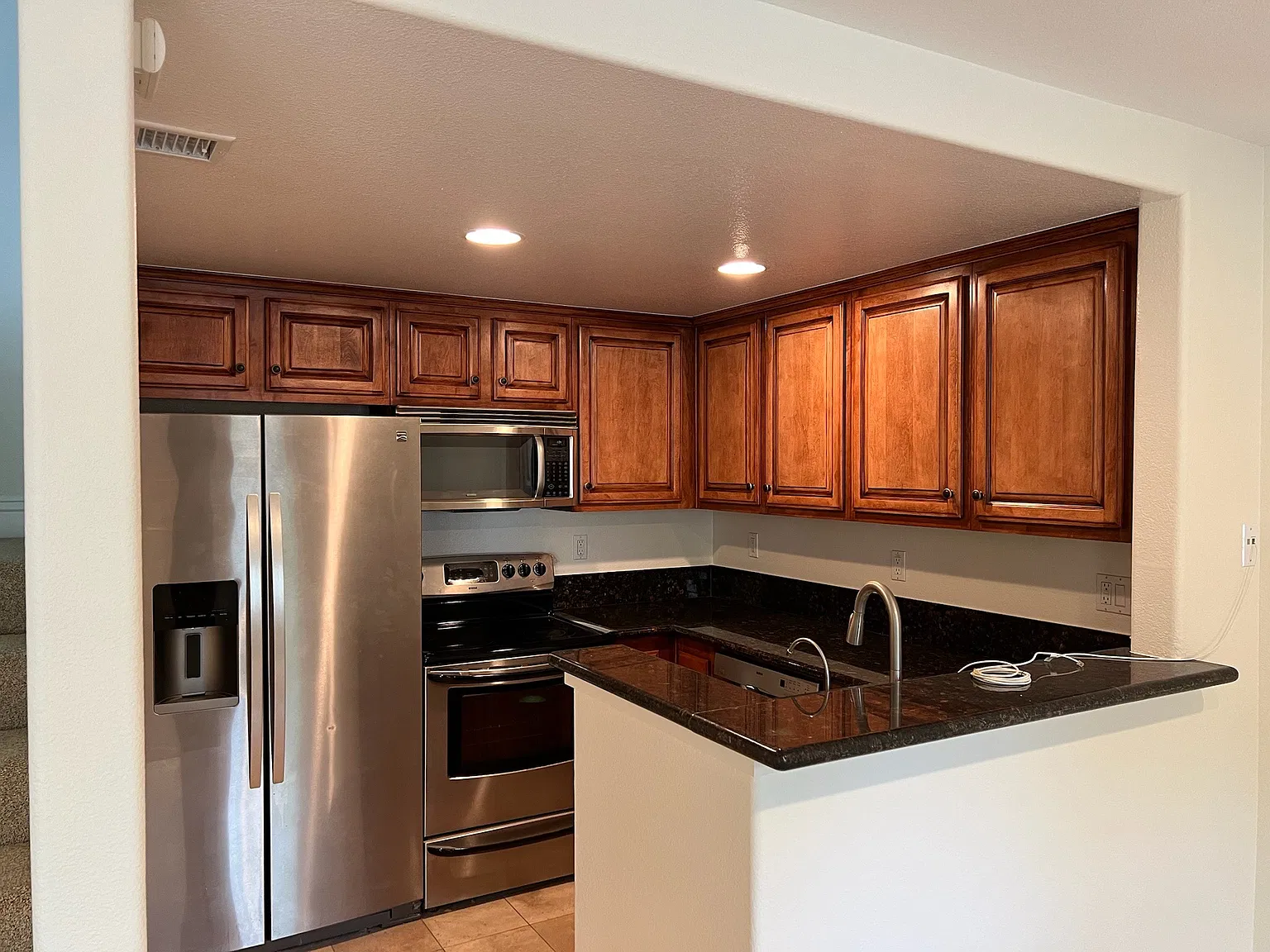 2 bed, 1100 sqft, $3,500 — Photo 2