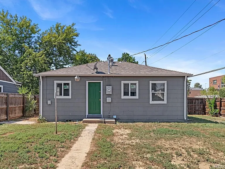1390 Alton St — Photo 2