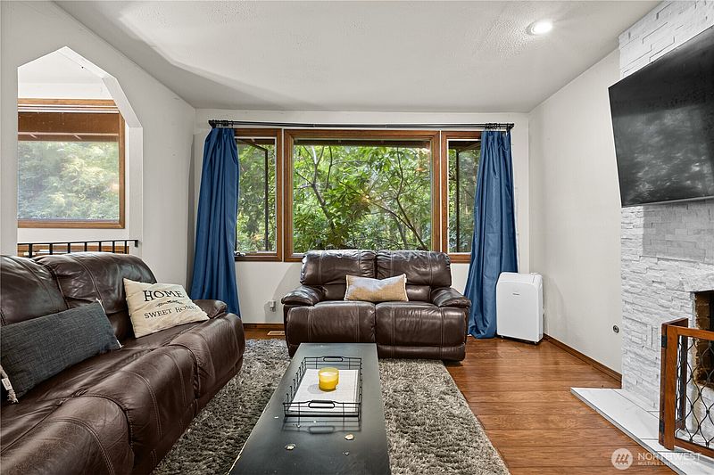 2nd image of 17909 230th Avenue NE