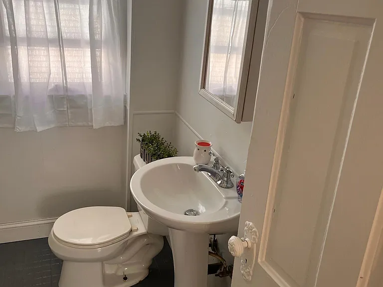 48 Lawn Ave — Photo 3