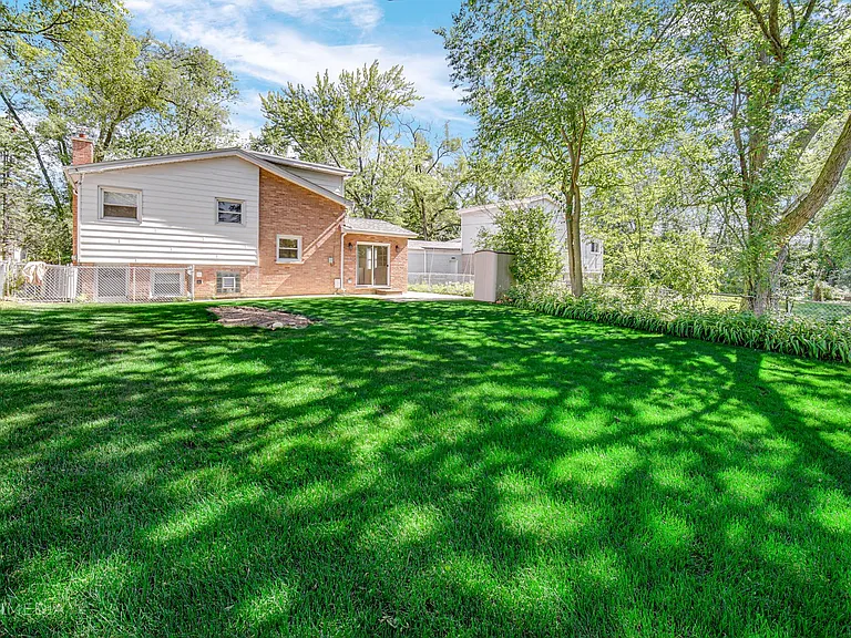319 Park Dr — Photo 22