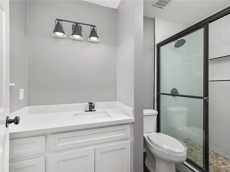 302 Stacie Ln — Photo 6