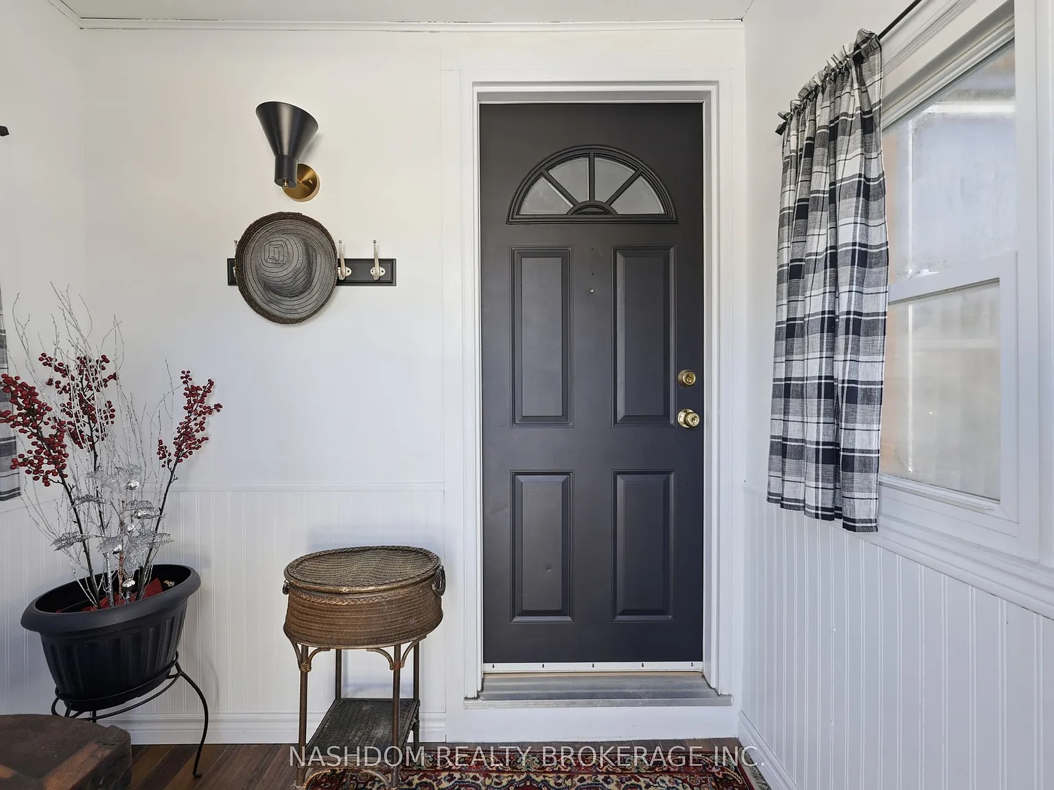 4 bed, $4,000 — Photo 2