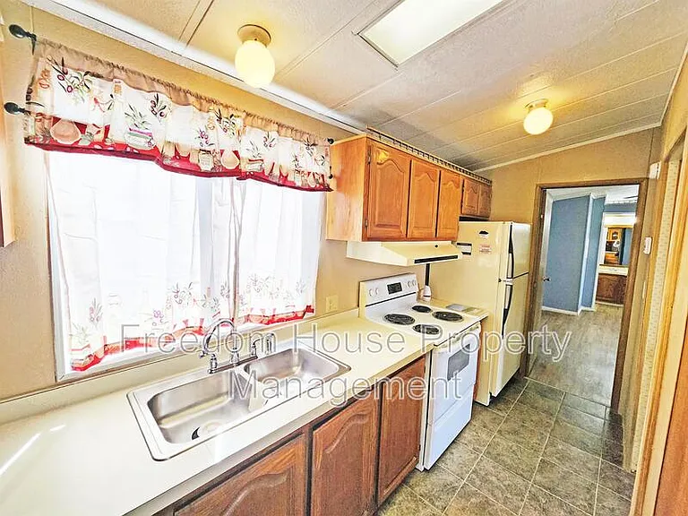 80 Stanley Dr — Photo 7