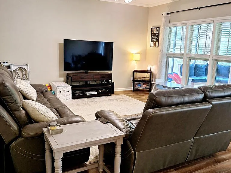 324 Camberly Ct — Photo 2