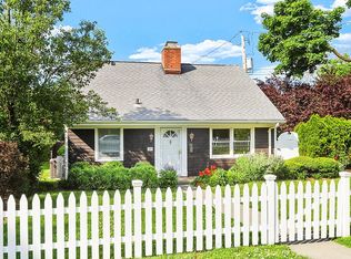 22 Mead Pl, Rye, NY 10580