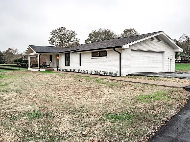 4014 Old Hillsboro Rd — Photo 1