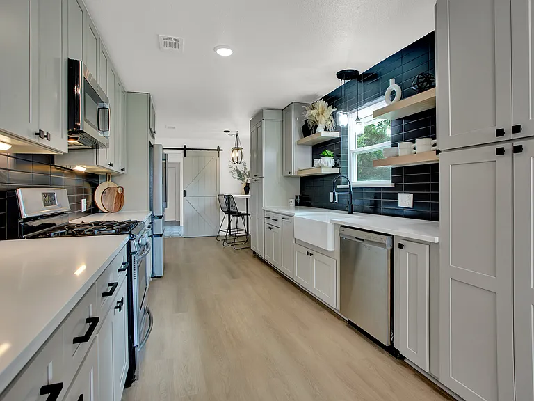 2910 W Crawford St — Photo 8