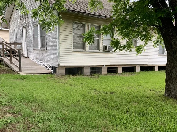 301 N Carpenter St, Mart, TX 76664