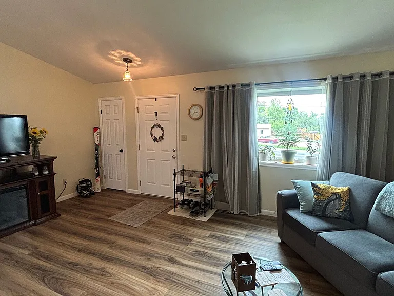 2525 Broadway St #A — Photo 3