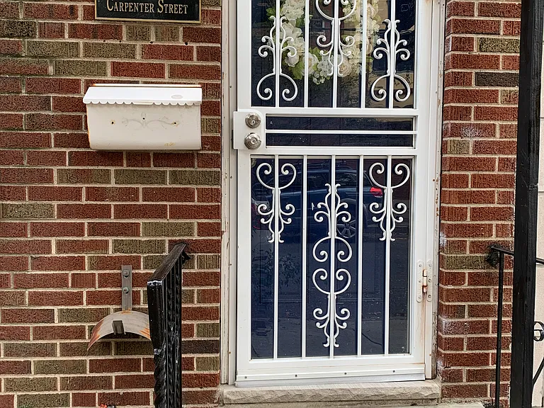1107 Carpenter St — Photo 1