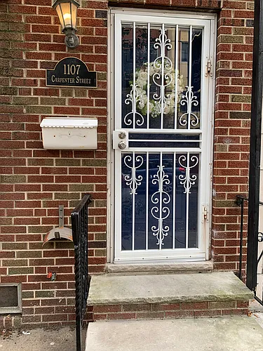 1107 Carpenter St Photo 1
