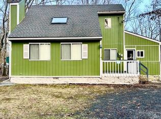 195 Depue Cir, Bushkill, PA 18324