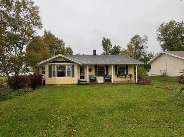 301 N Queen Elizabeth Dr, Charlottetown, PE C1A 3B4