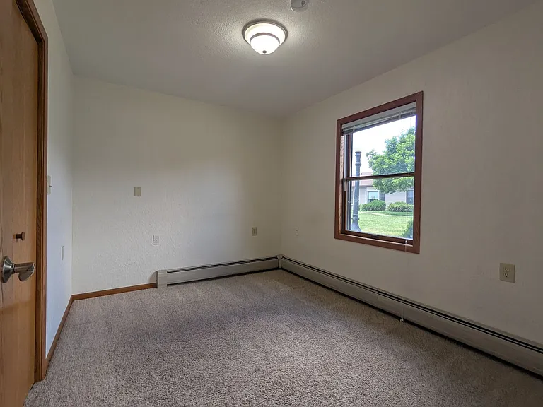 1100 Grove St — Photo 6