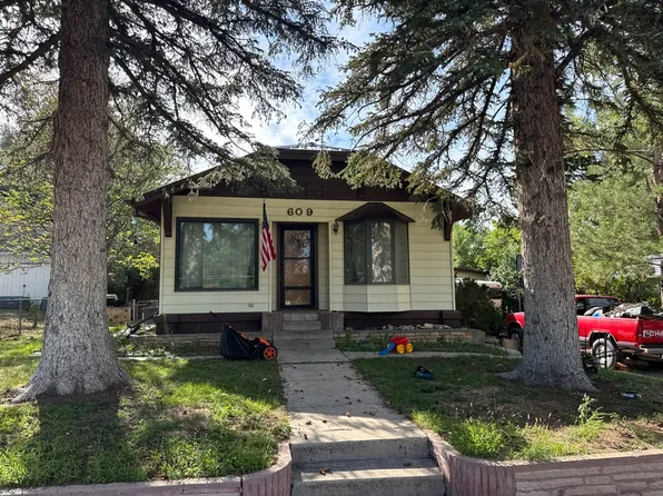 609 S 2nd St, Glenrock, WY 82637