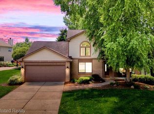 8745 Williamsport Dr, White Lake, MI