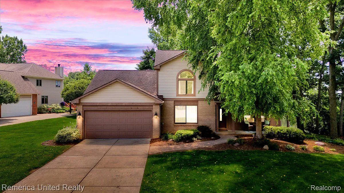 8745 Williamsport Dr photo 1