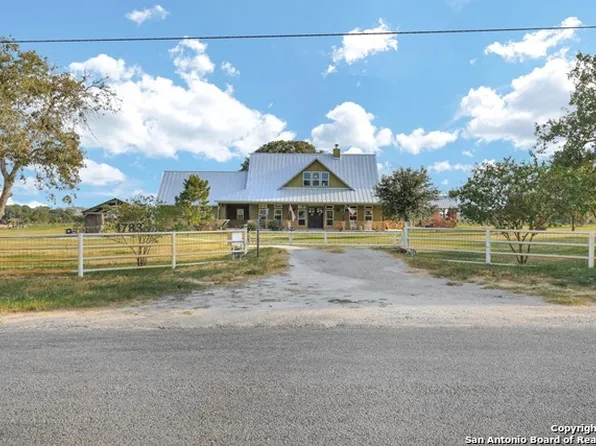 1783 County Road 319, La Vernia, TX 78121