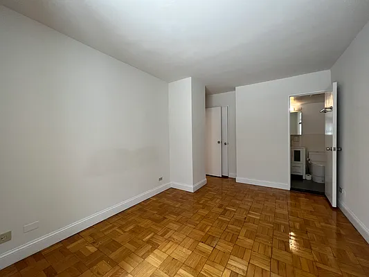 Rented by AZ REALTY NYC LLC | media 6