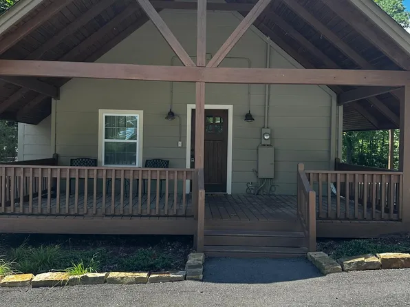 20 Island Lake Ln, Riverside, AL 35135