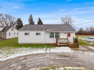 7062 Akron Rd, Lockport, NY 14094