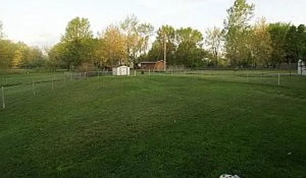 461 NE Park Ln — Photo 8