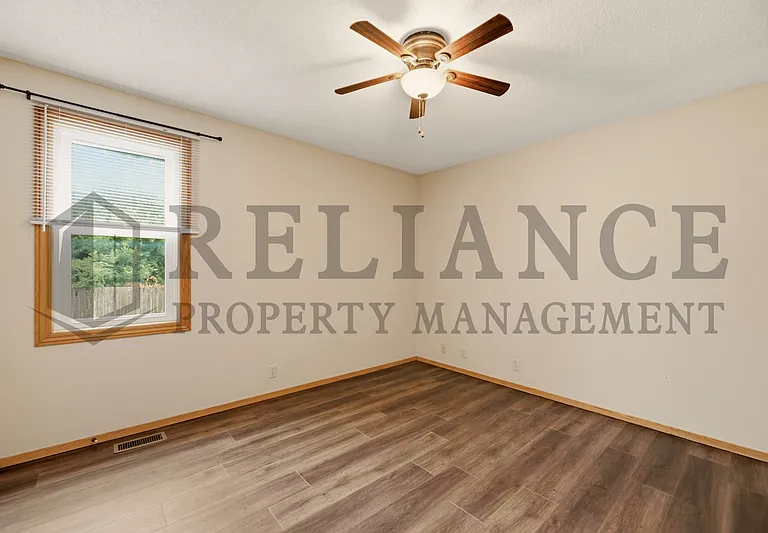 516 N Lakeside Dr — Photo 28