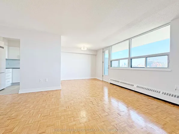 1500 Bathurst St, Toronto, ON