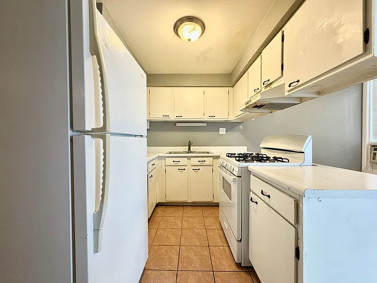 353 S 1100 E — Photo 14