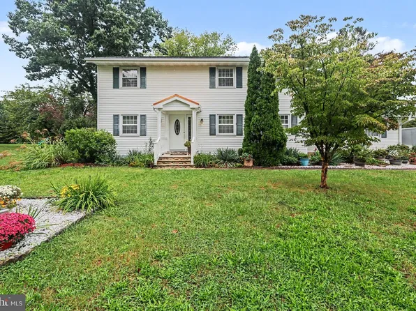 27 Forest Ave, Hershey, PA 17033